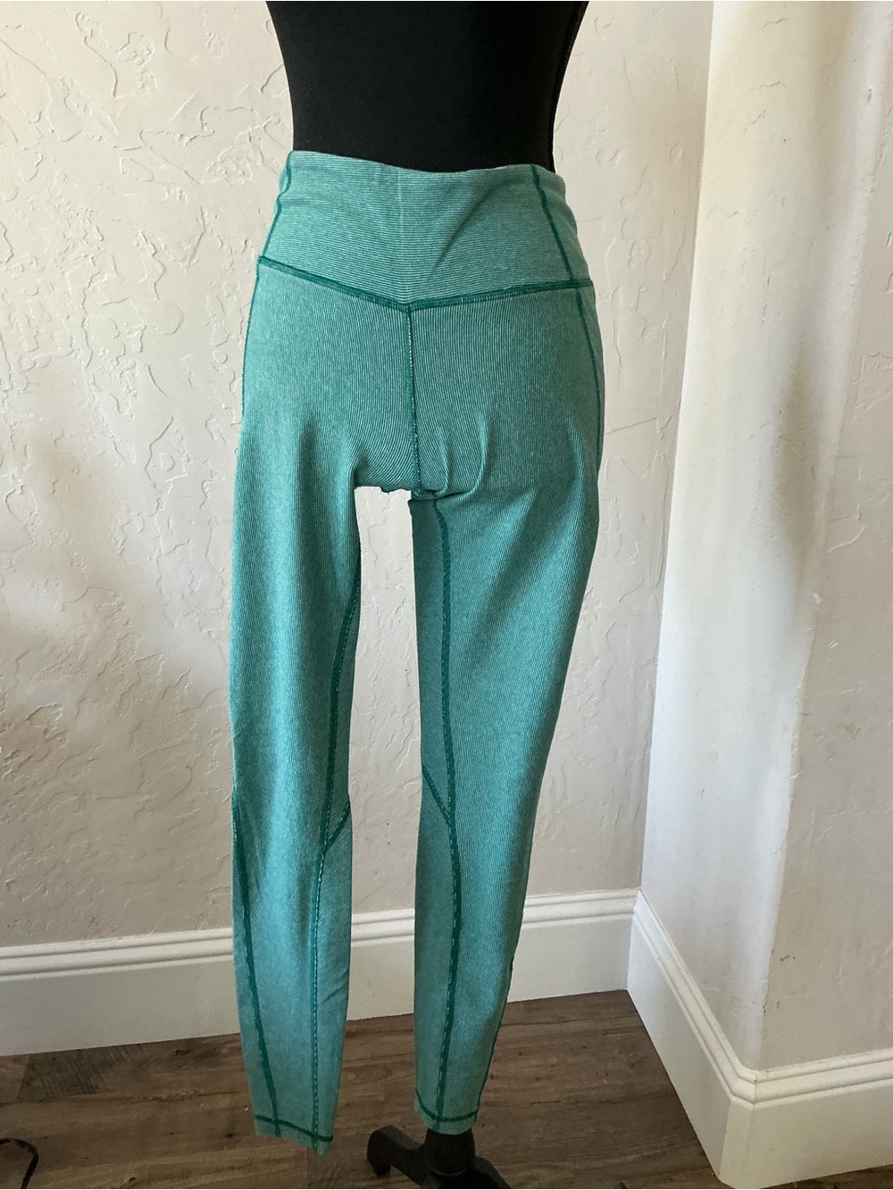 Lululemon Women's High-Waist Teal Active Leggings